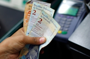 Обвал валюты вызвал панику в Венесуэле