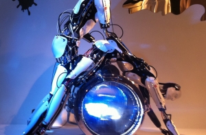 ЦУМ поменял «оскорбляющее нравственность» оформление витрин (ФОТО)