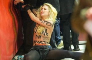 FEMEN отличились на открытии кинофестиваля в Берлине (ФОТО)