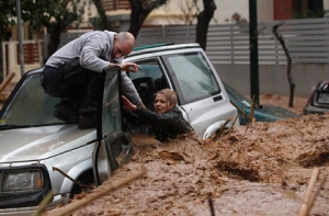 В Афинах произошло самое сильное наводнение за полвека (ФОТО)