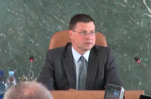 Премьер обсудит с представителями НГО введение евро