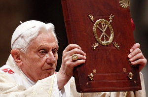 Папа Римский просит молиться за него