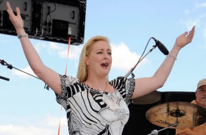 В США кантри-певица Минди Маккриди покончила с собой