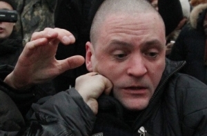 Удальцов подрался над гробом оппозиционера-самоубийцы (ВИДЕО)