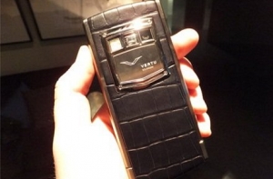 10 тысяч долларов за первый смартфон на Android от Vertu (ФОТО)