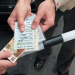 Сотрудникам полиции все чаще предлагают взятку