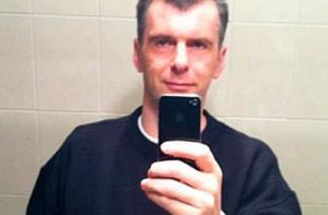 Миллиардер поздравил женщин с 8 марта из туалета