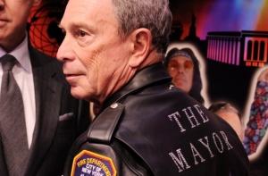 Мэр Нью-Йорка хочет ужесточить правила продажи оружия