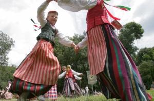Латвийцы все чаще жалуются на несоблюдение закона о госязыке