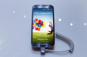 Компания Samsung представила новый смартфон Galaxy S4