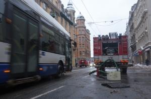 В центре Риги загорелся деверянный дом