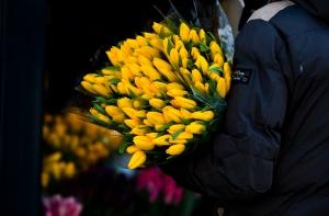 На цветочном рынке у «Сакты» чаще всего покупают тюльпаны