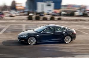 ЭКСКЛЮЗИВ: В Латвии появился первый уникальный электромобиль Tesla Model S (ФОТО, ВИДЕО)