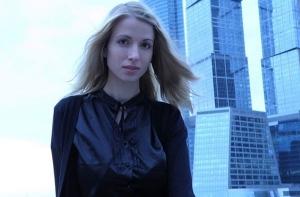 На Цветном бульваре проходит пикет в защиту Лотковой