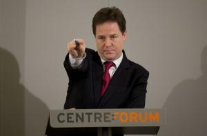 Великобритания вводит денежный залог для туристов