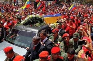 В столице Венесуэлы начали прощаться с Уго Чавесом