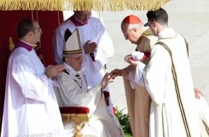 Папе Римскому вручили перстень попроще (ФОТО)