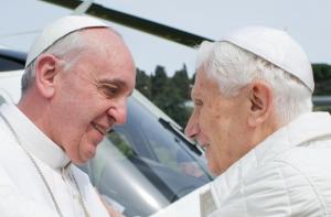 Папа Римский впервые в истории встретился с предшественником (ФОТО)