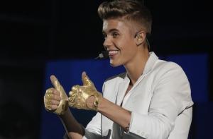 Соседи Джастина Бибера обвинили певца в нападении