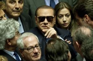 Берлускони обозвал протестующих «дураками»