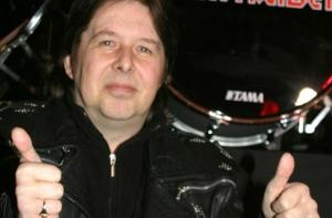 Экс-барабанщик Iron Maiden умер во сне