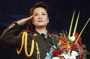 Первая леди Китая стала звездой Интернета (ФОТО)