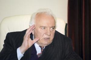 Шеварнадзе требует отставки Саакашвили