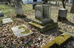 Неопознанных латвийцев похоронят за 6000 латов