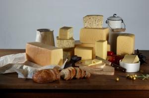 Рижан кормили поддельными польскими сырами Holandes и Gouda