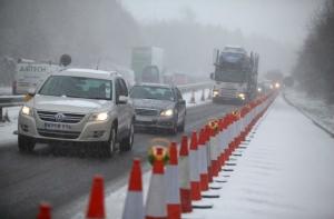Во Франции к расчистке снега подключили армию