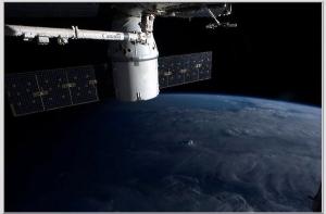 Возвращение на Землю частного корабля Dragon перенесено