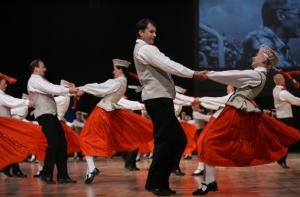 Сотни латвийцев выстроились в очереди за билетами на Праздник песни