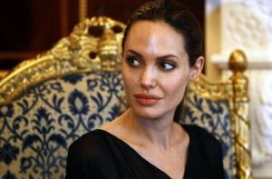 Анджелина Джоли стала жертвой хакеров