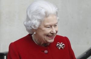 Елизавету II назвали лучшей девушкой Бонда (ВИДЕО)