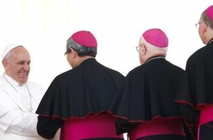 Папа оставил сотрудников Ватикана без премии