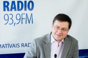 Домбровскис на следующей неделе посетит Францию