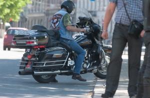 В ДТП тяжело пострадал первый в этом сезоне мотоциклист