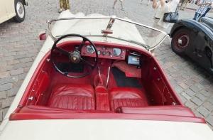 Россиянам разрешили сдавать на права на «автомате»