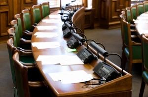 Сейму придется рассмотреть инициативу о сохранении лата
