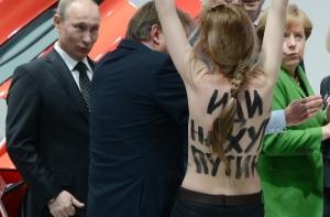 Путину понравилась голая акция Femen
