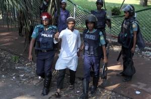 В Бангладеш обрушилось восьмиэтажное здание: уже 15 погибших