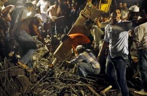 При обрушении дома в Индии погибли 27 человек