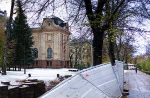 Труп женщины пролежал две недели в московском сугробе