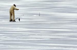 Рыбаки спасли провалившегося под лед ребенка