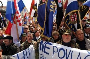 Хорваты протестовали против славянского шрифта для сербов на дорожных знаках