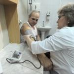 Латвийцам на Центральном рынке бесплатно измерят давление