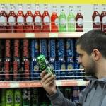 Сейм рассмотрит запрет продавать детям энергетические напитки