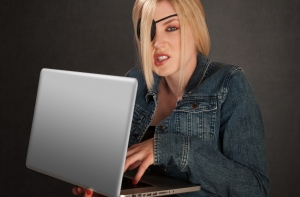 Информатор WikiLeaks похитил $700 тысяч