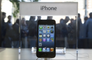 Евросоюз заподозрил Apple в нечестной продаже iPhone