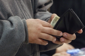 Теневая экономика в Латвии уменьшается с каждым годом